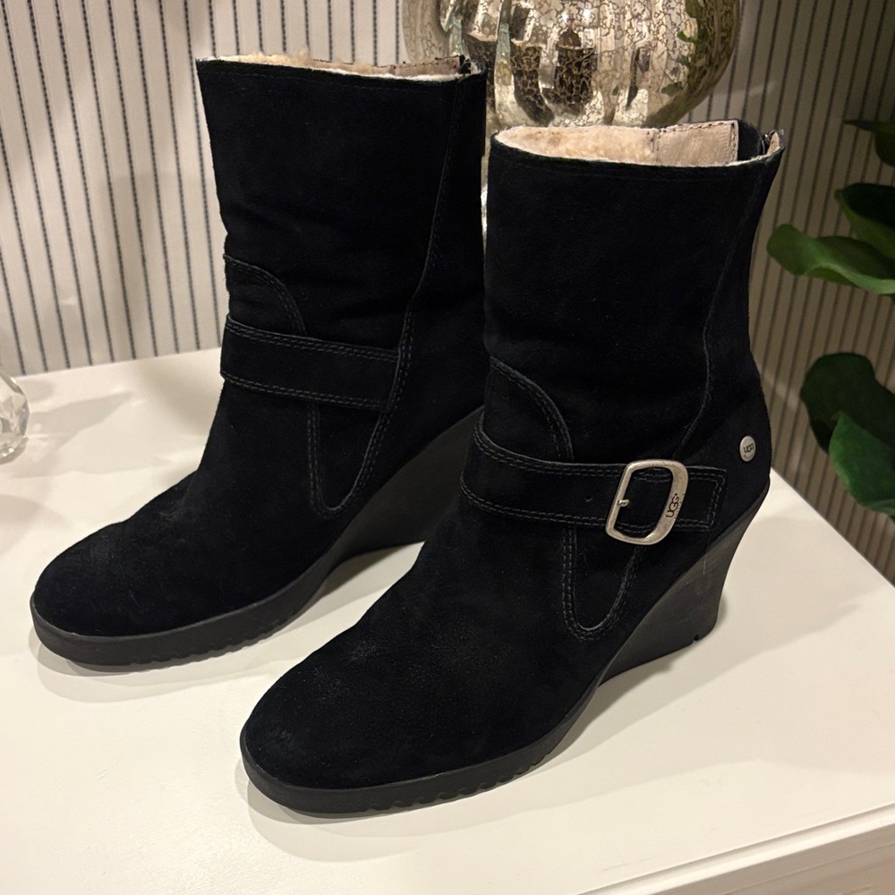 Ugg Black Suede Women's Wedge Boots Size 8